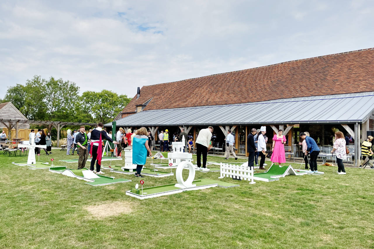 Rackleys Wedding Barn Buckinghamshire Mobile Crazy Golf